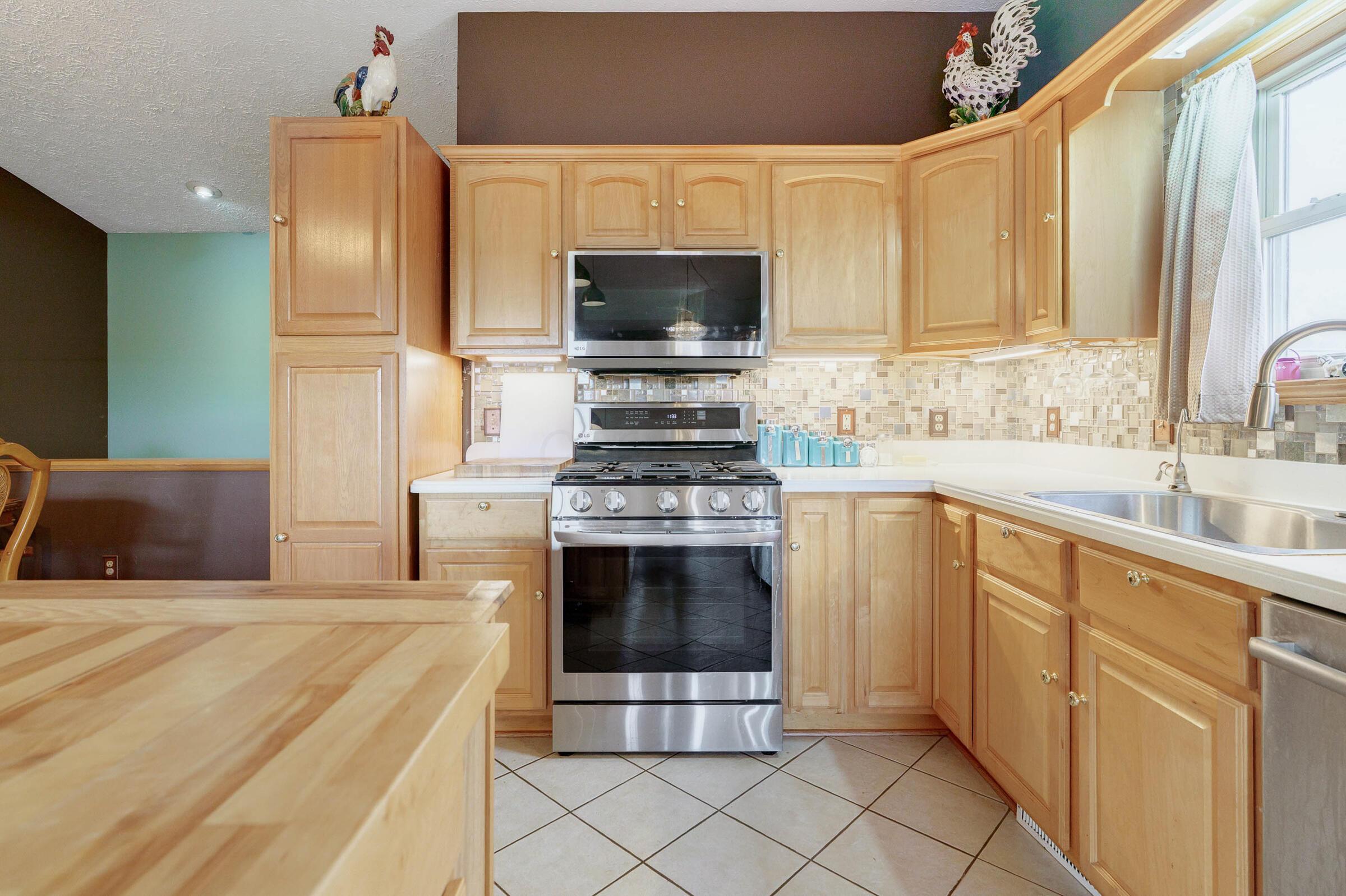 1708 Apple Valley Drive, Howard, Ohio image 25