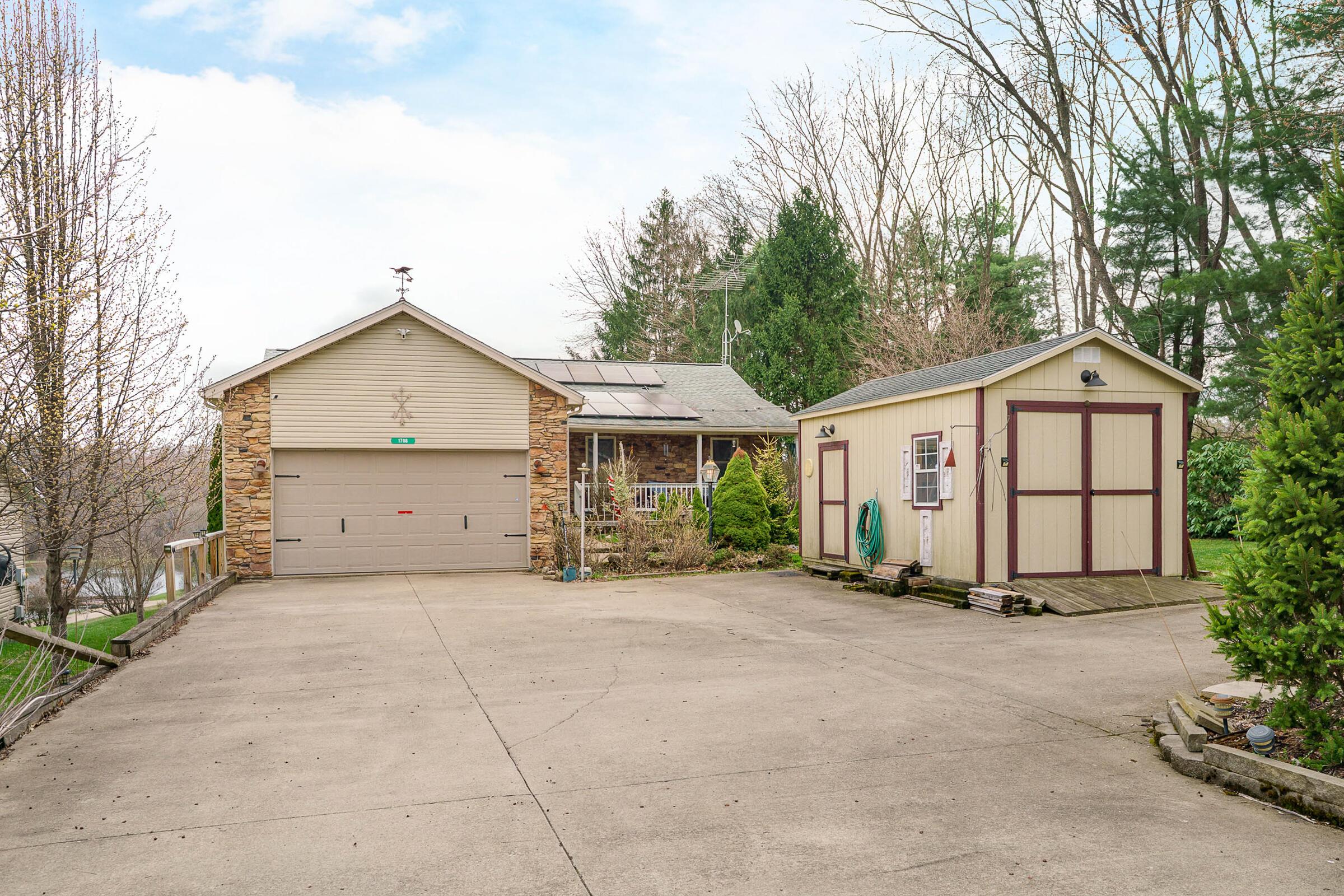 1708 Apple Valley Drive, Howard, Ohio image 3