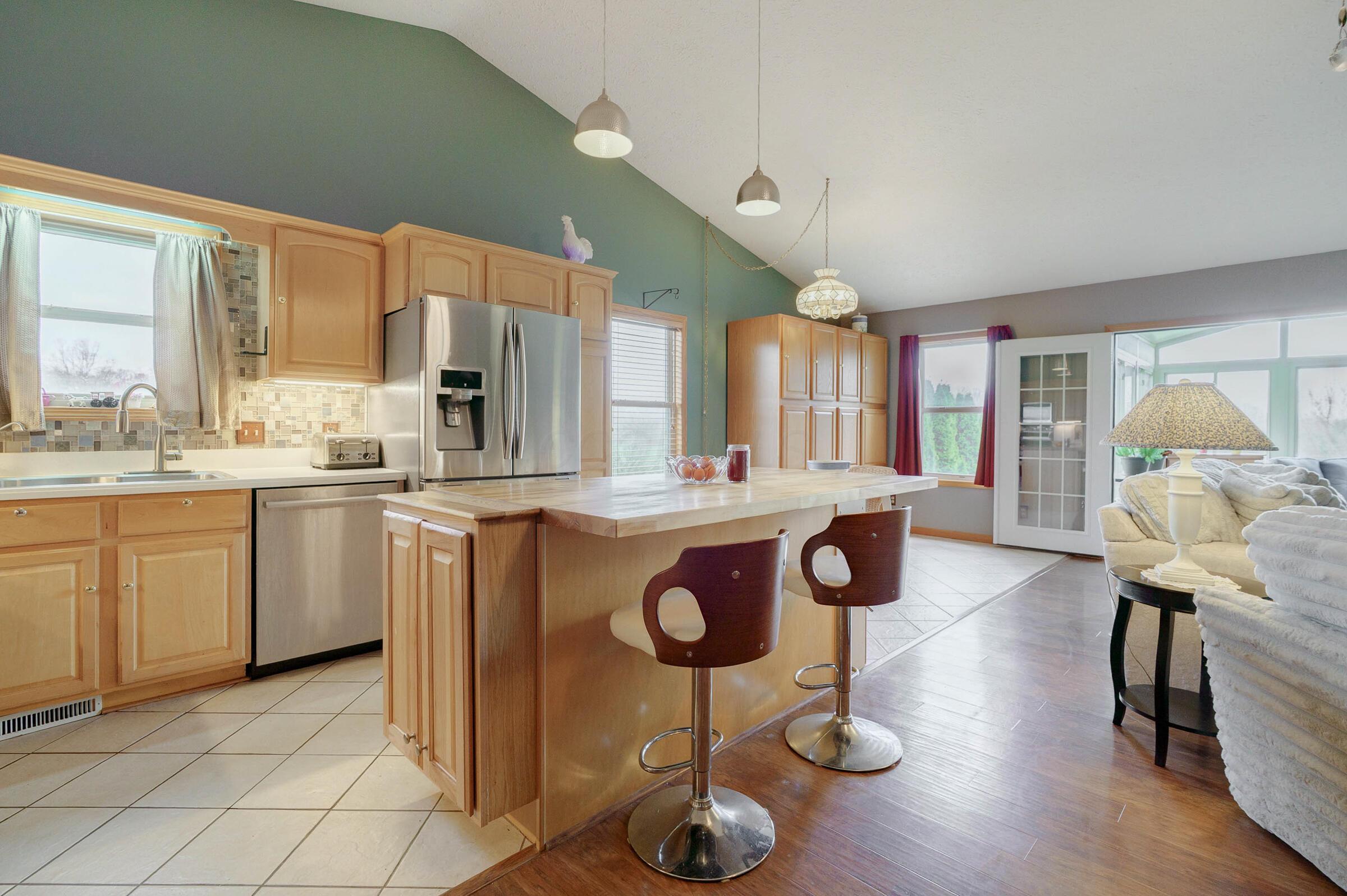 1708 Apple Valley Drive, Howard, Ohio image 14