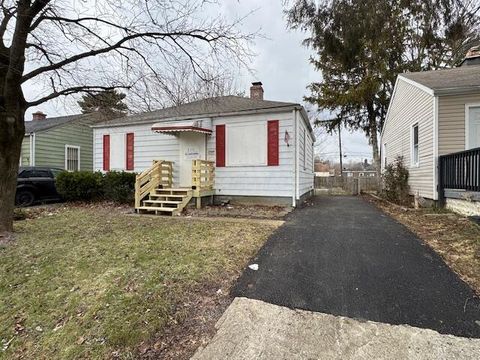 Tiny photo for 2311 Mcguffey Road, Columbus, OH 43211 (MLS # 225045487)