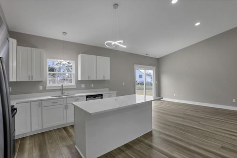 Tiny photo for 5705 Dahlia Drive NE, Thornville, OH 43076 (MLS # 226000842)