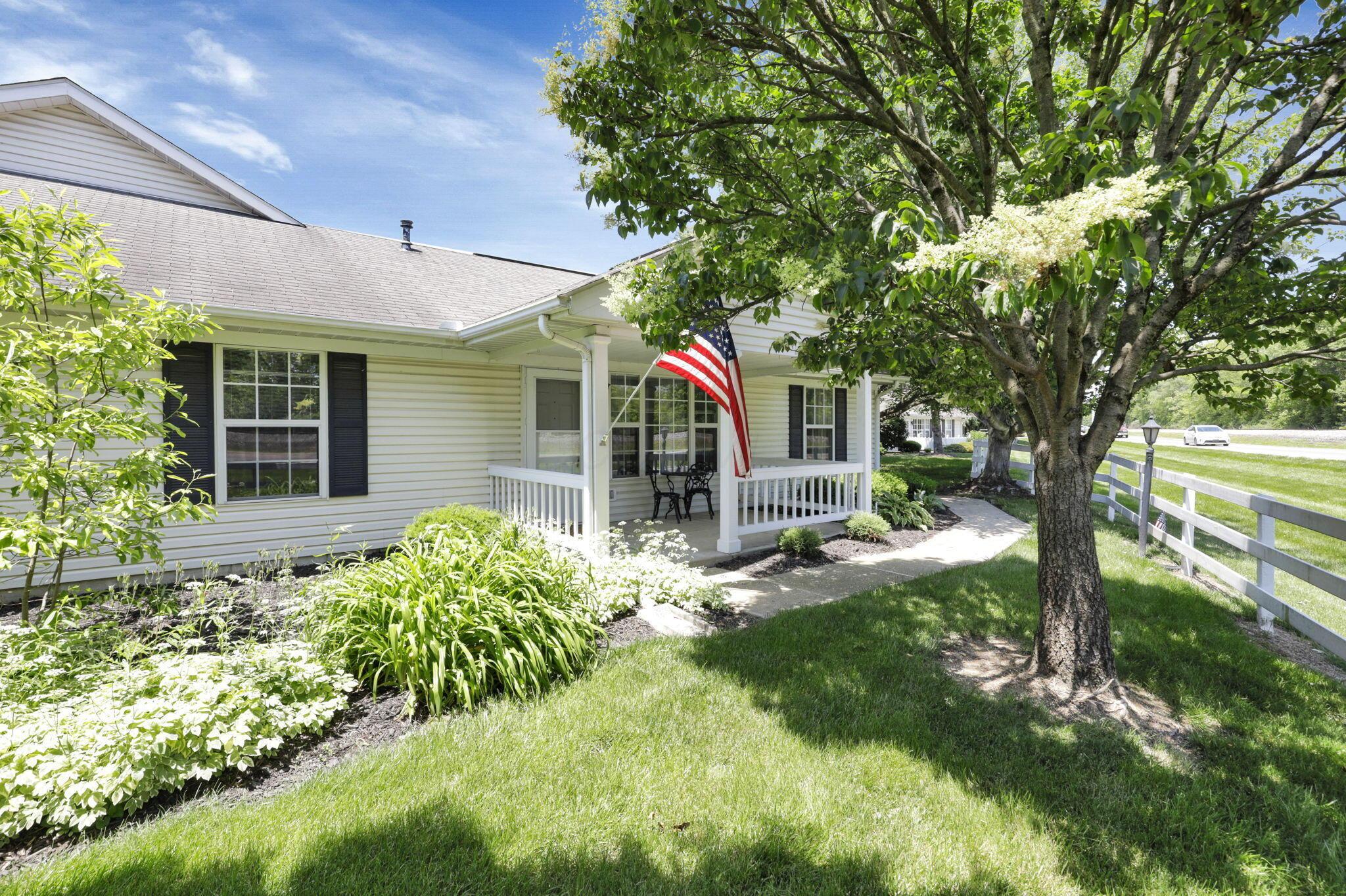 1318 Hillview Circle, Newark, Ohio image 2