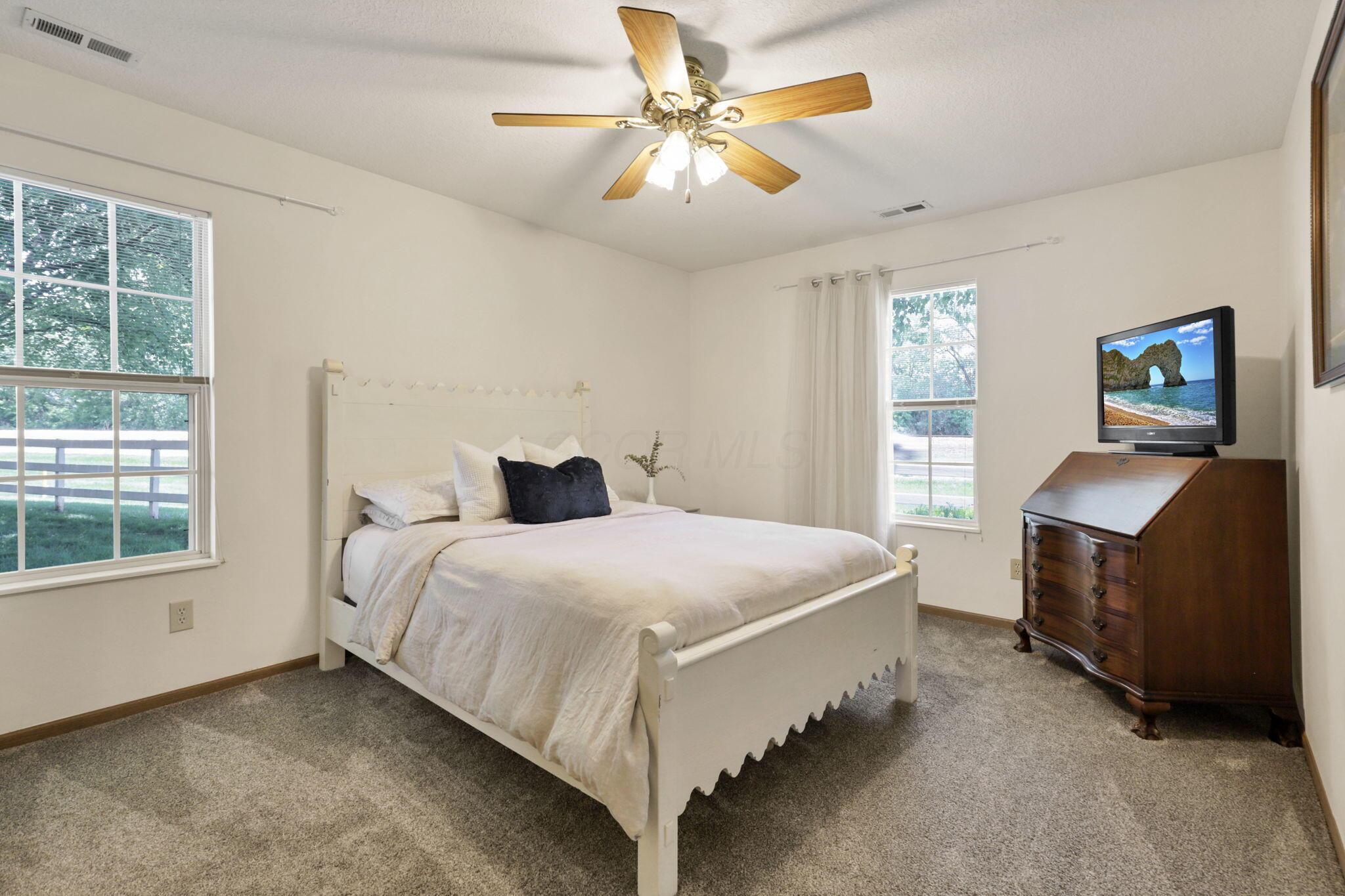 1318 Hillview Circle, Newark, Ohio image 23