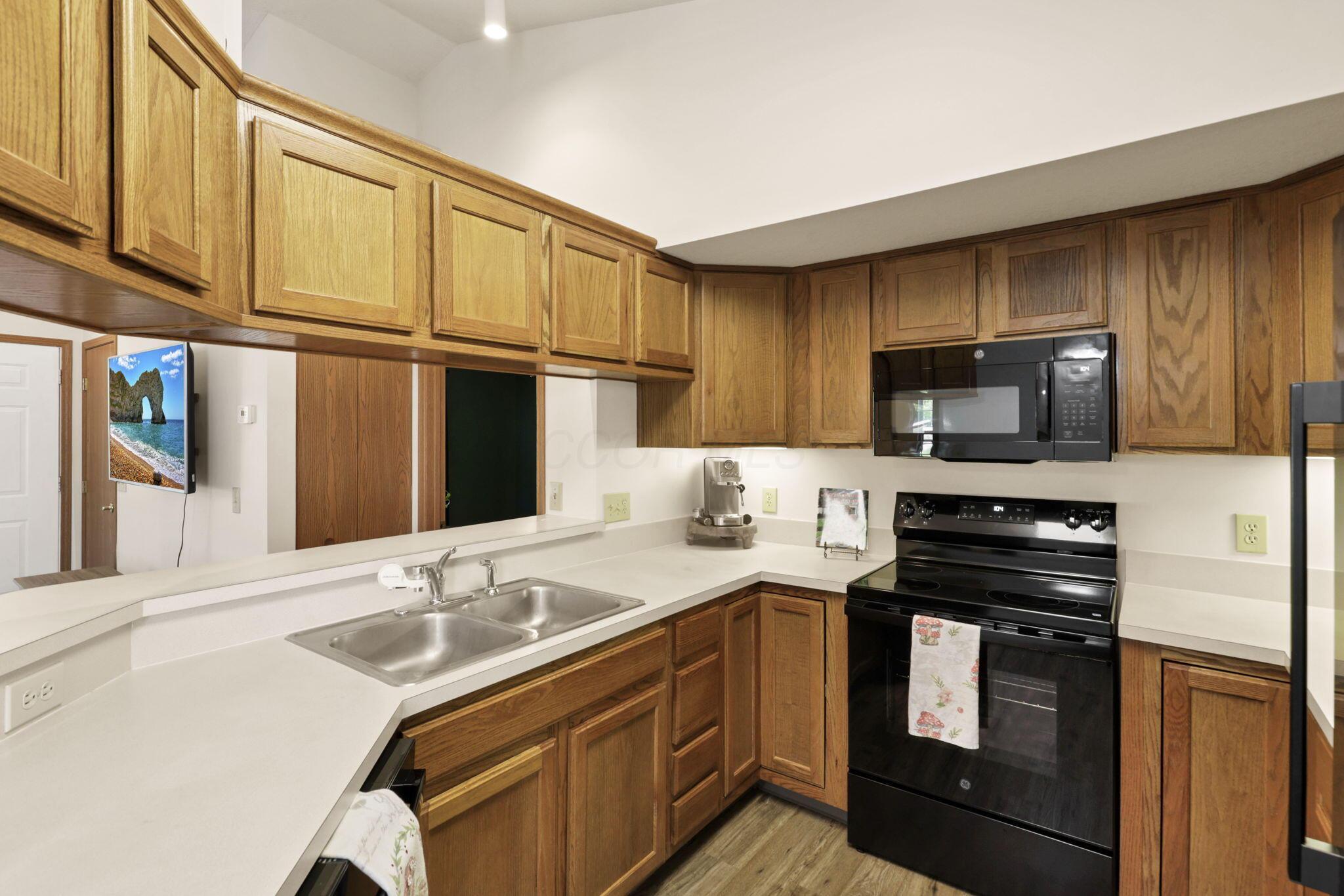 1318 Hillview Circle, Newark, Ohio image 17