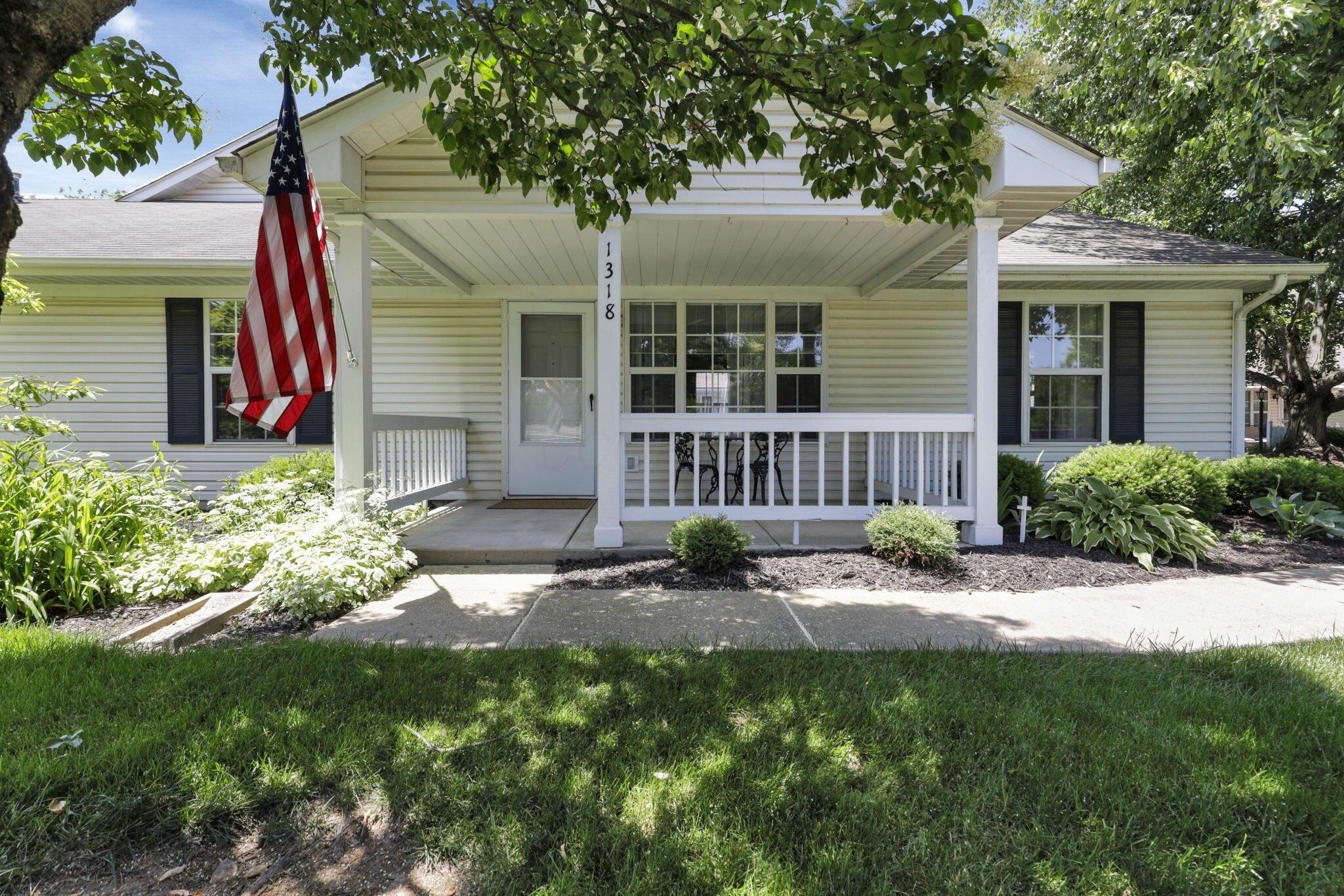 1318 Hillview Circle, Newark, Ohio image 1