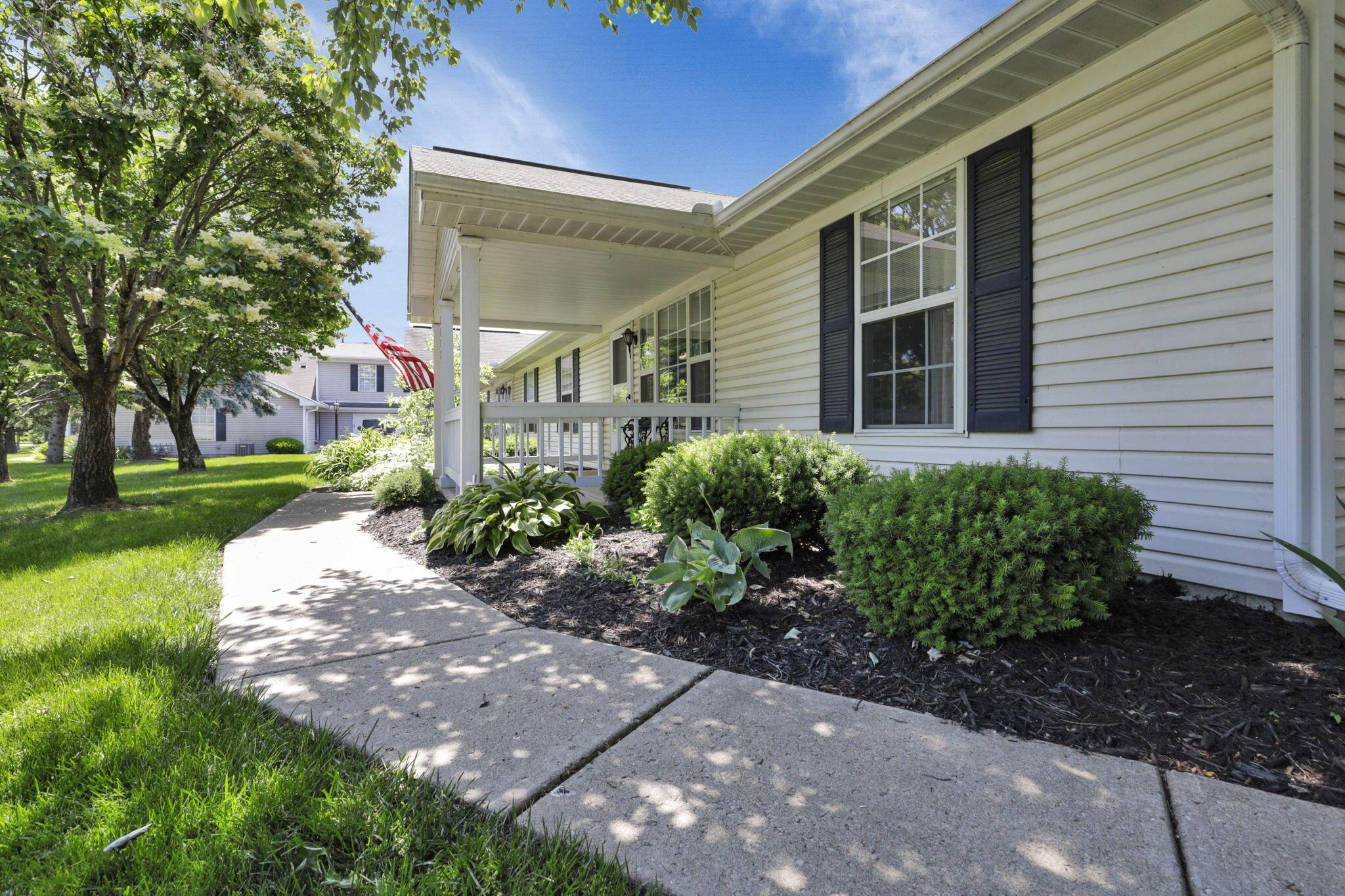1318 Hillview Circle, Newark, Ohio image 4