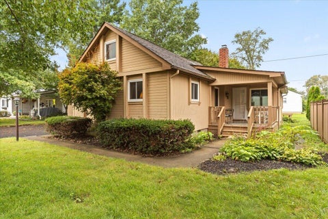 Photo for 13807 Rosewood Road NE