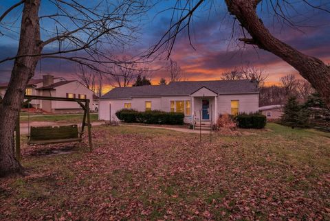 Photo of 738 N Buena Vista Street, Newark, OH 43055 (MLS # 225045052)