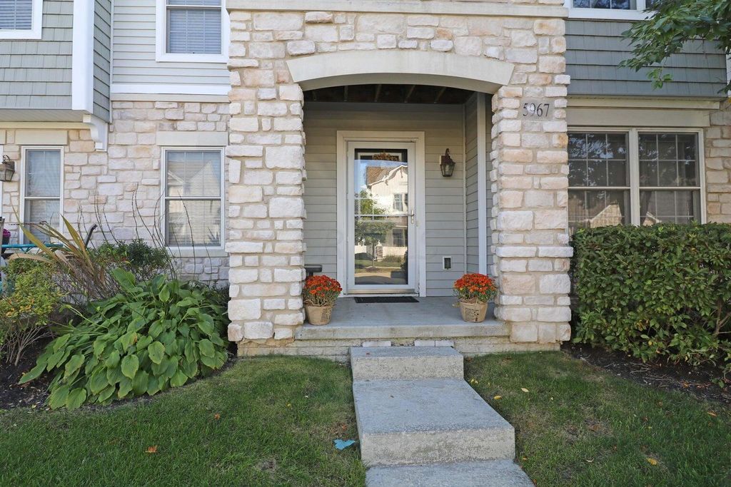 Photo of 5967 Canyon Creek Drive 504 #504, Dublin, OH 43016 (MLS # 226009701)