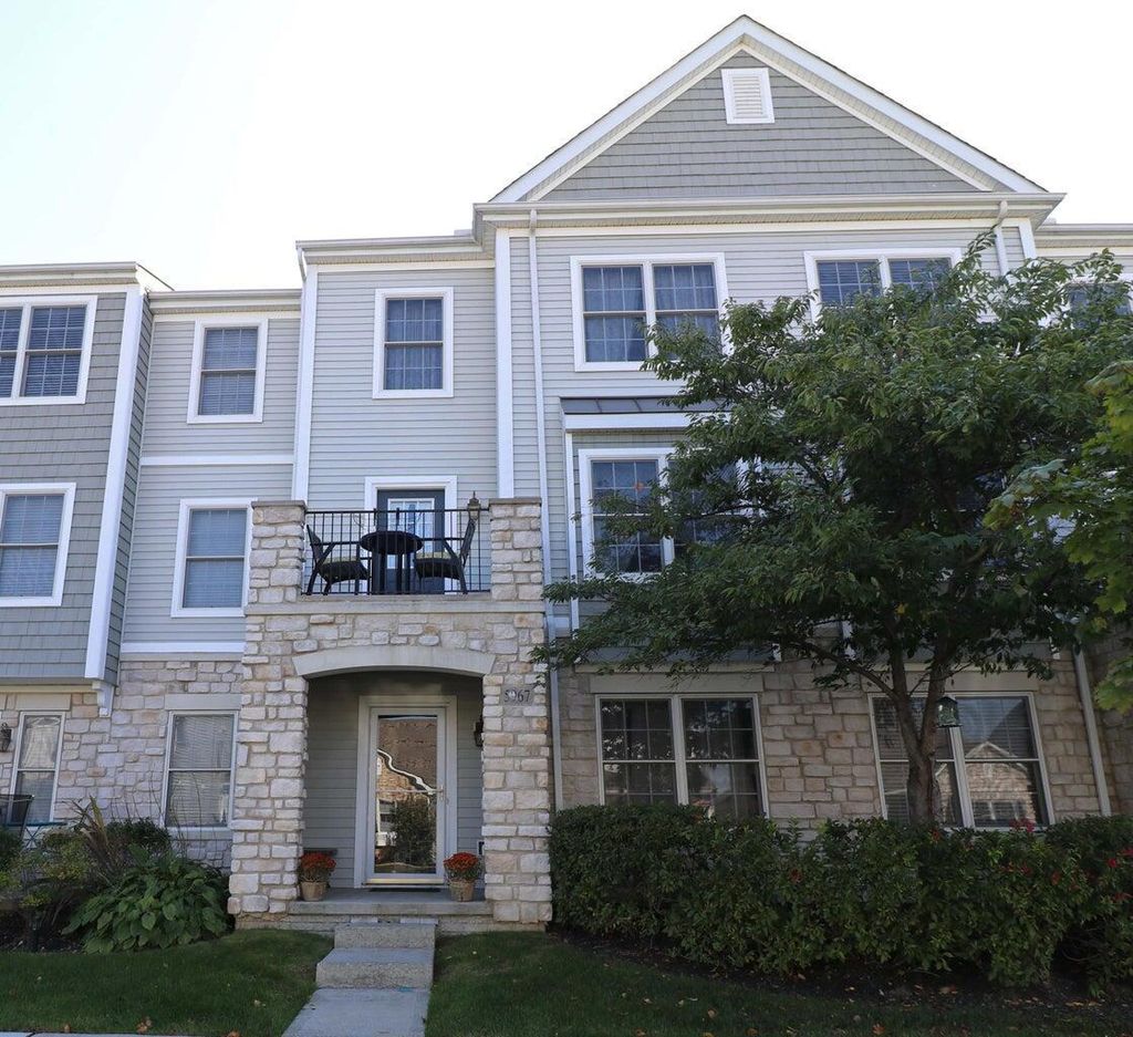 Photo of 5967 Canyon Creek Drive 504 #504, Dublin, OH 43016 (MLS # 226009701)