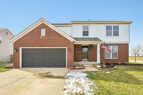 Photo of 3535 Lake Albert Way, Grove City, OH 43123 (MLS # 226005384)