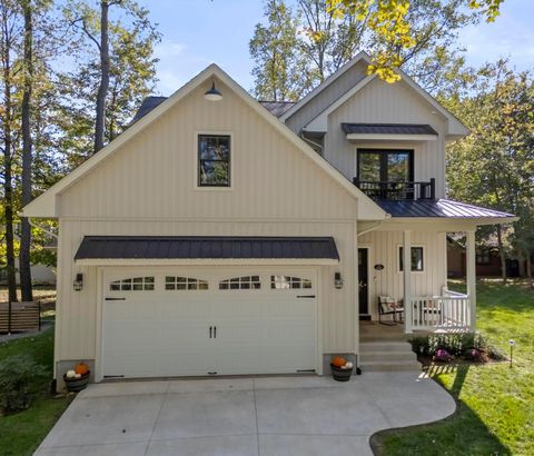 Photo of 512 Greenacre Circle, Howard, OH 43028 (MLS # 225038388)