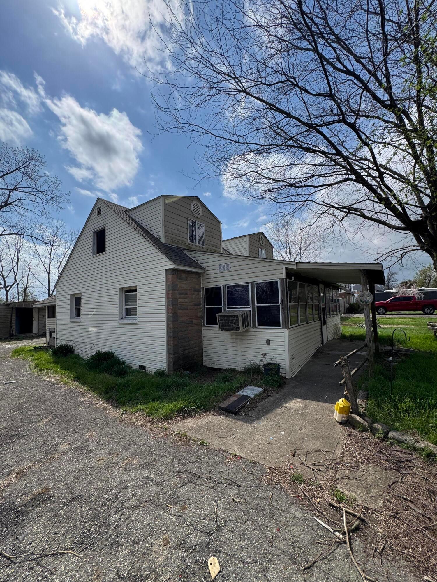 839 Glendower Avenue