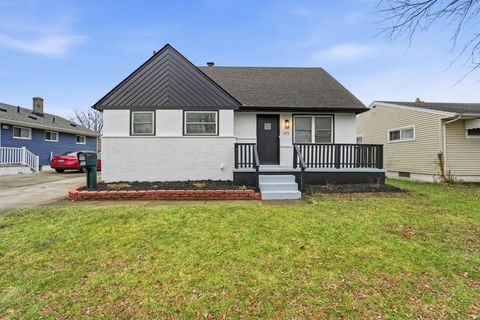 Photo of 686 French Drive, Columbus, OH 43228 (MLS # 225046177)