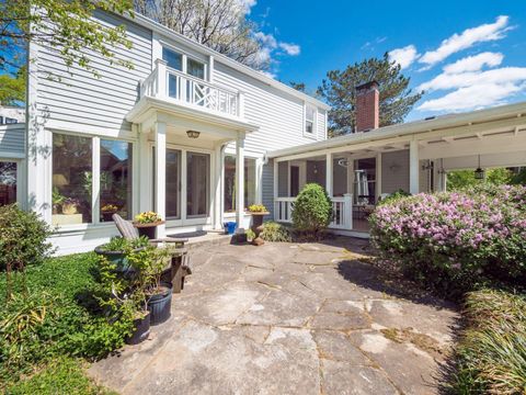 Photo of 2112 Lower Chelsea Road, Upper Arlington, OH 43212 (MLS # 226013247)