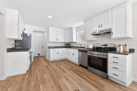 Tiny photo for 5136 Maple Valley Drive, Columbus, OH 43228 (MLS # 225046224)