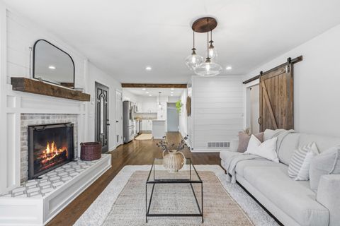 Tiny photo for 2390 Zollinger Road, Upper Arlington, OH 43221 (MLS # 226007330)