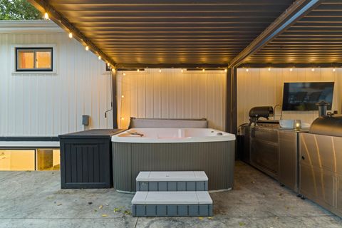 Tiny photo for 2390 Zollinger Road, Upper Arlington, OH 43221 (MLS # 226007330)