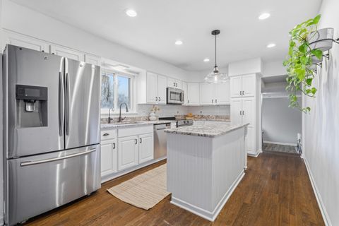 Tiny photo for 2390 Zollinger Road, Upper Arlington, OH 43221 (MLS # 226007330)