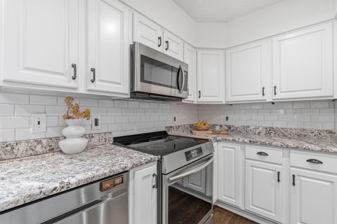 Tiny photo for 2390 Zollinger Road, Upper Arlington, OH 43221 (MLS # 226007330)