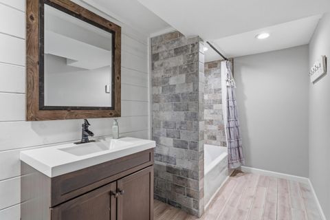 Tiny photo for 2390 Zollinger Road, Upper Arlington, OH 43221 (MLS # 226007330)