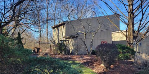 Photo of 93 Forest Ridge Court, Columbus, OH 43235 (MLS # 226007823)