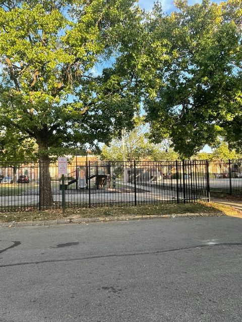 Tiny photo for 141 Beacon Run W 26E #26E, Columbus, OH 43228 (MLS # 225037588)