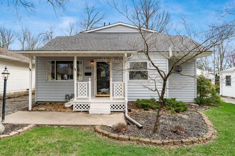Photo of 603 E Lincoln Avenue, Columbus, OH 43214 (MLS # 226010813)