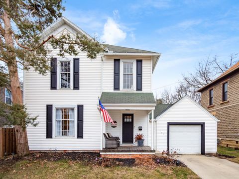 Photo of 127 S Maple Street, Marysville, OH 43040 (MLS # 226005036)