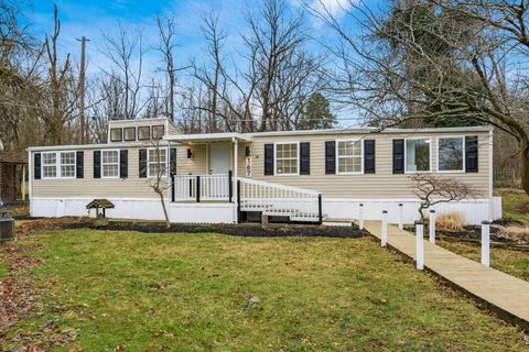 Photo of 167 Lawrence Lane, Reynoldsburg, OH 43068 (MLS # 226000856)