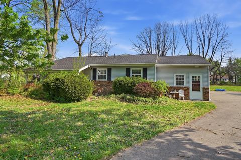 Photo of 2318 Rodger Road, Obetz, OH 43207 (MLS # 226012615)