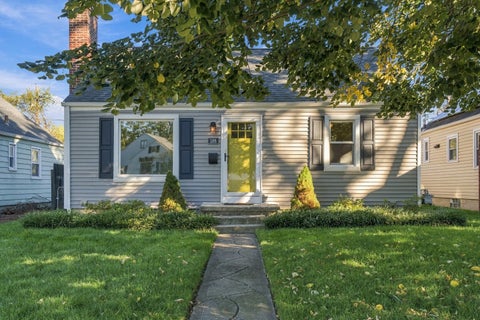 Photo of 166 E Jeffrey Place, Columbus, OH 43214 (MLS # 226040239)