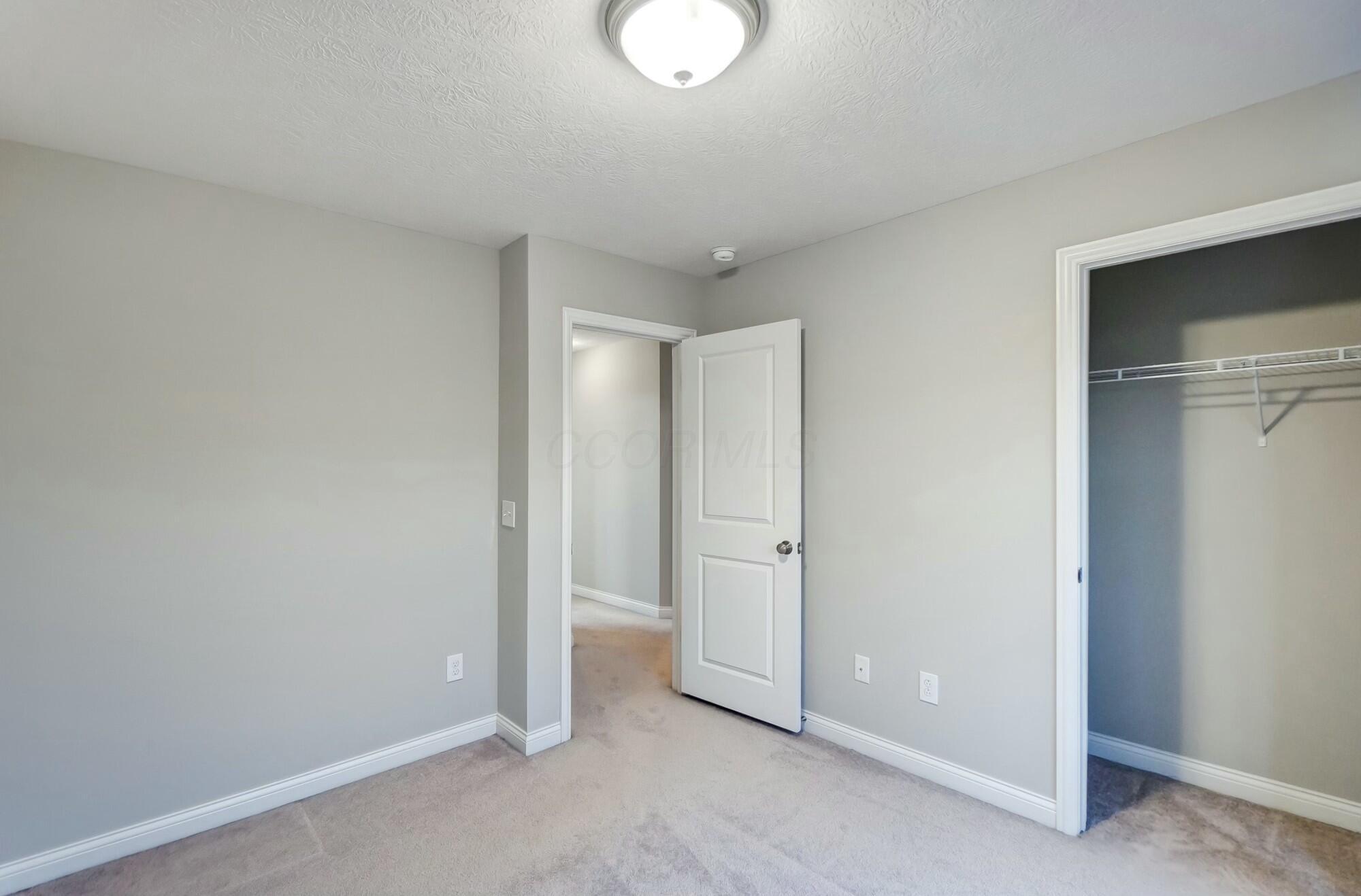 2193 Legends Drive, Grove City, Ohio image 39