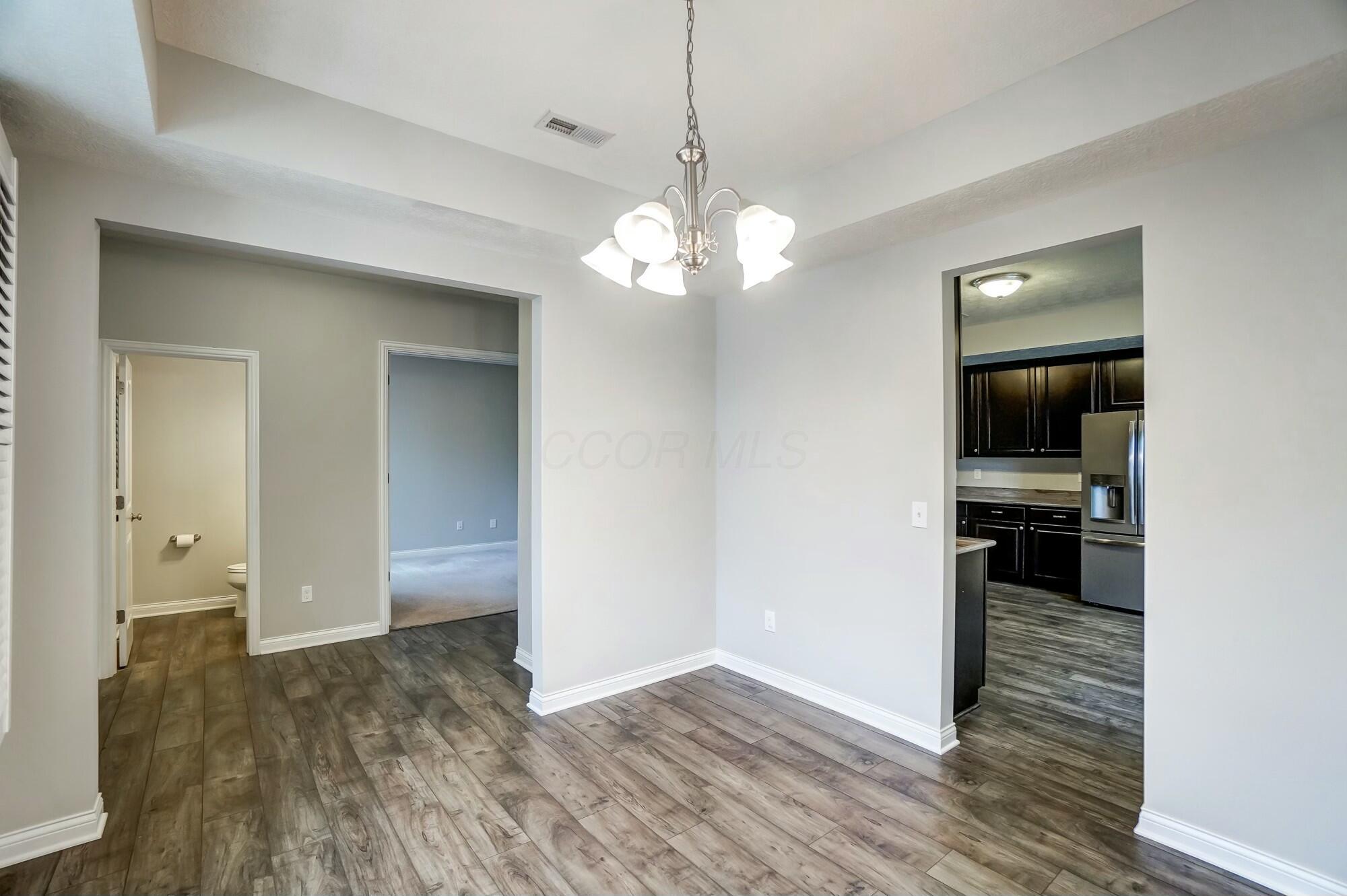 2193 Legends Drive, Grove City, Ohio image 6