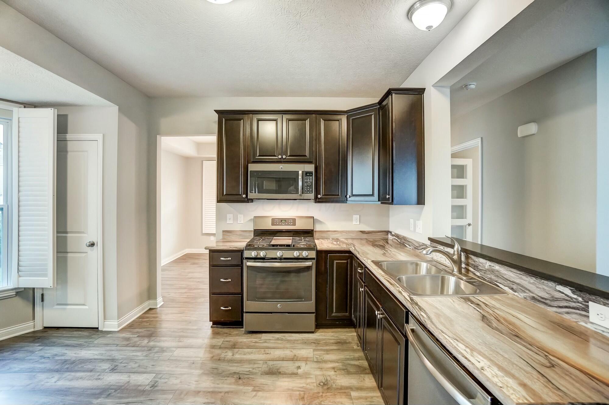 2193 Legends Drive, Grove City, Ohio image 20