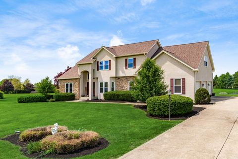 Photo of 1691 E Glenhurst Drive NW, Lancaster, OH 43130 (MLS # 226014310)