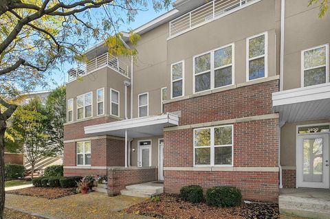 Photo of 1398 Lower Green Circle, Columbus, OH 43212 (MLS # 225039900)