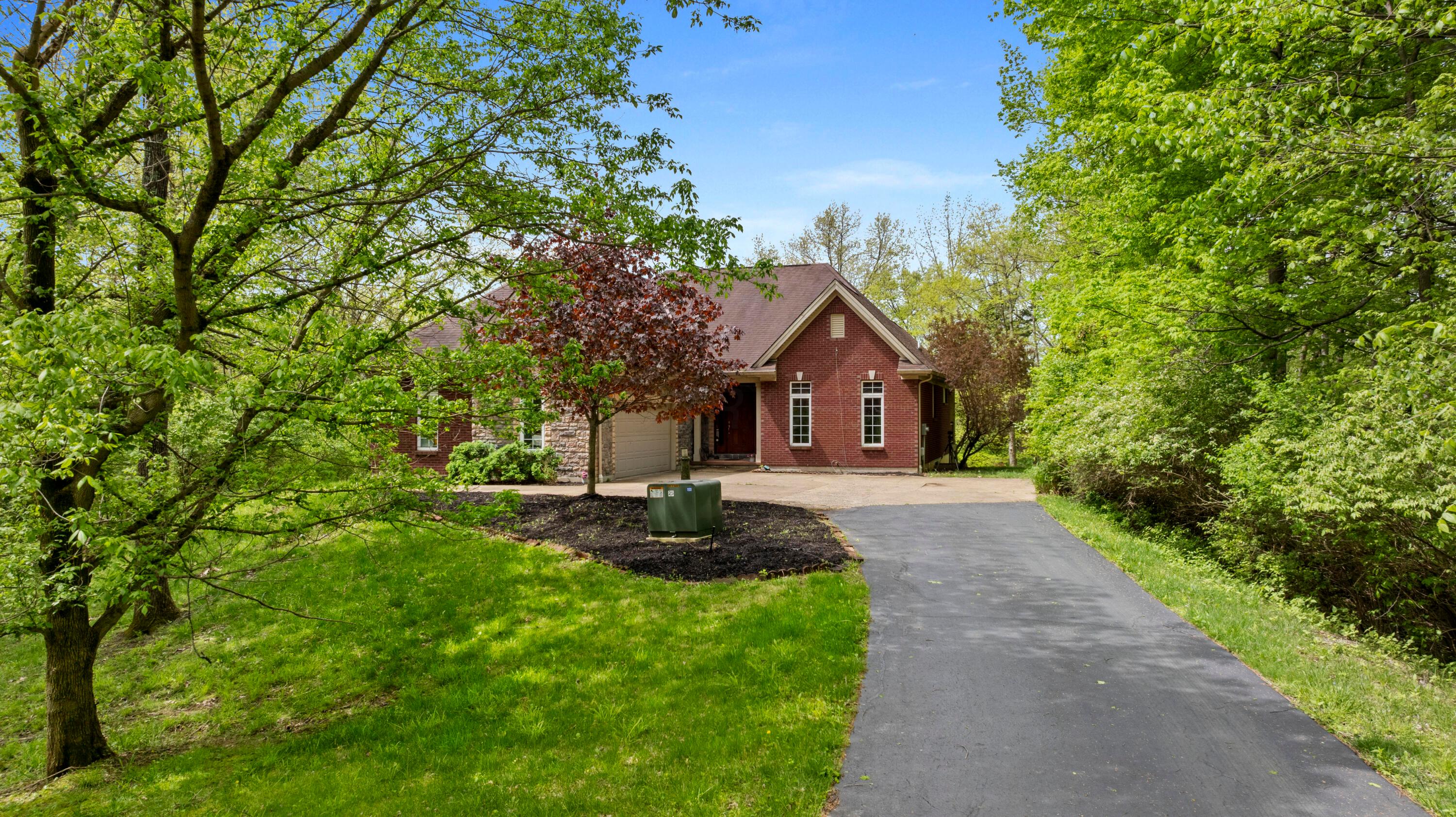 4611 Meghans Run, Batavia, Ohio image 1