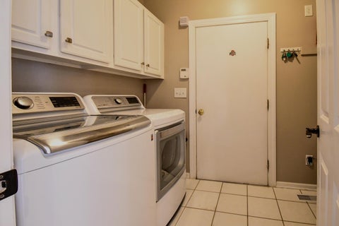 Tiny photo for 5891 Oak Path Lane, Columbus, OH 43213 (MLS # 226032958)