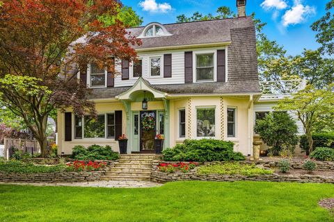 Photo of 1930 Coventry Road, Columbus, OH 43212 (MLS # 225039359)