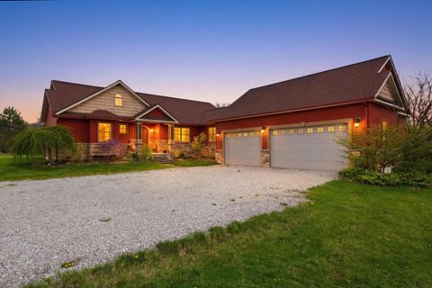 Photo of 660 Winchester Southern Road NW, Ashville, OH 43103 (MLS # 226010916)