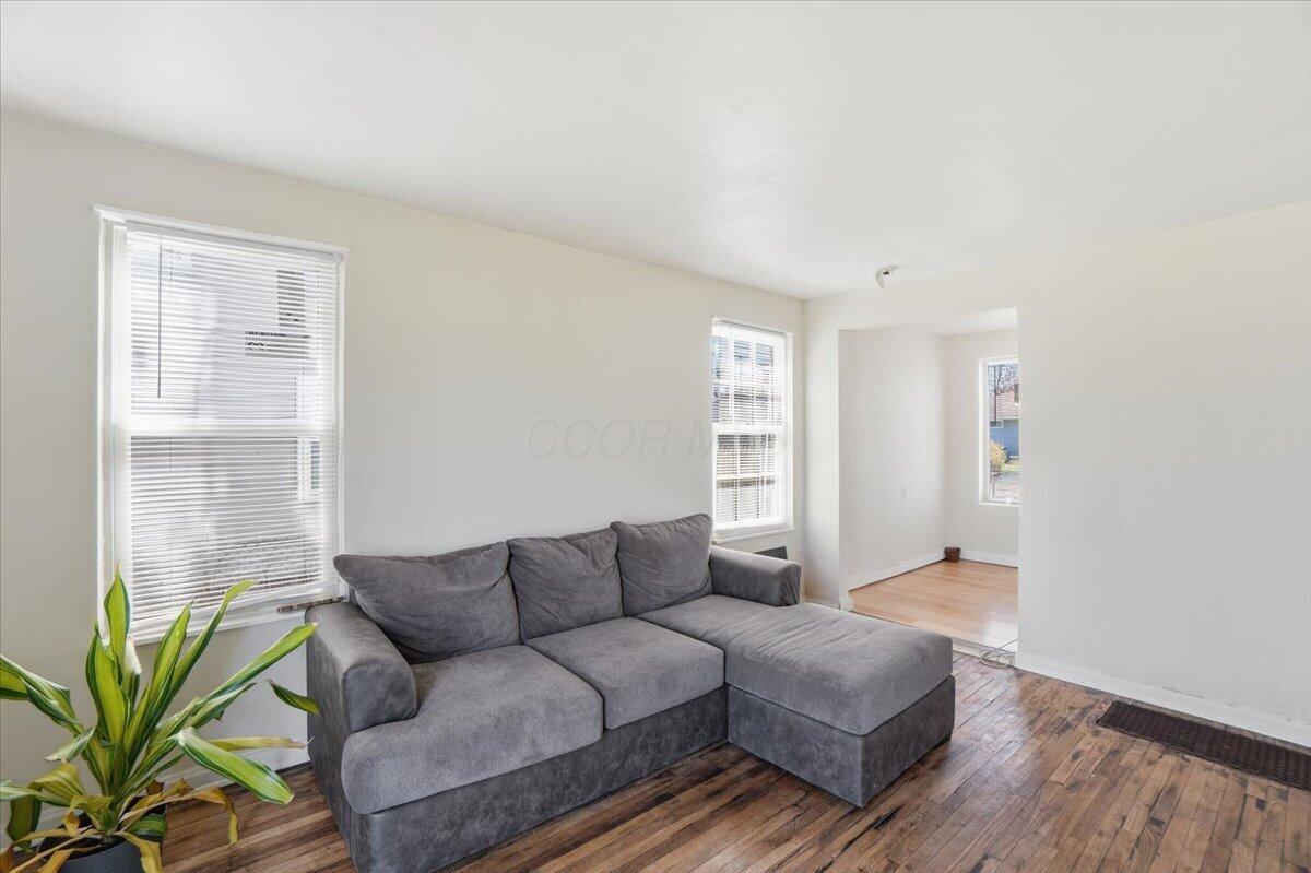 1037-1039 S James Road