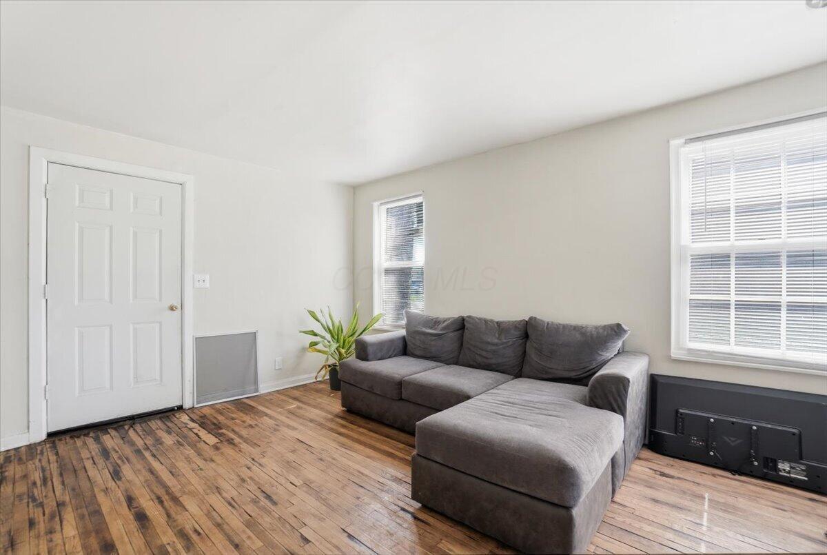 1037-1039 S James Road