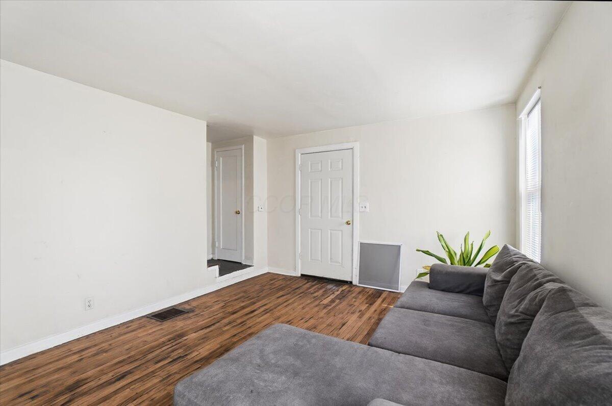 1037-1039 S James Road