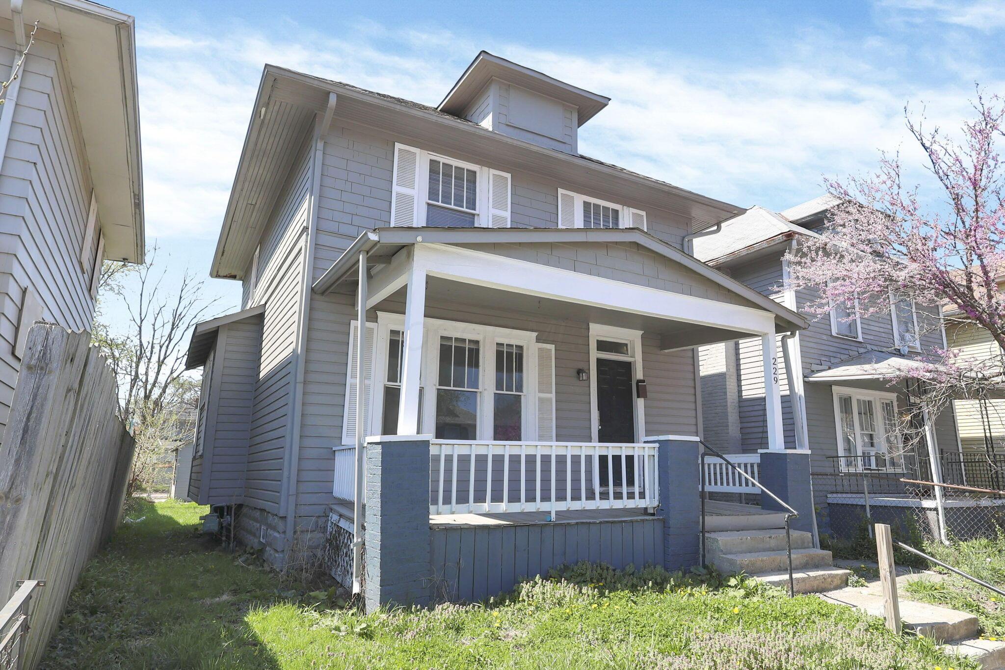 229 S Richardson Avenue