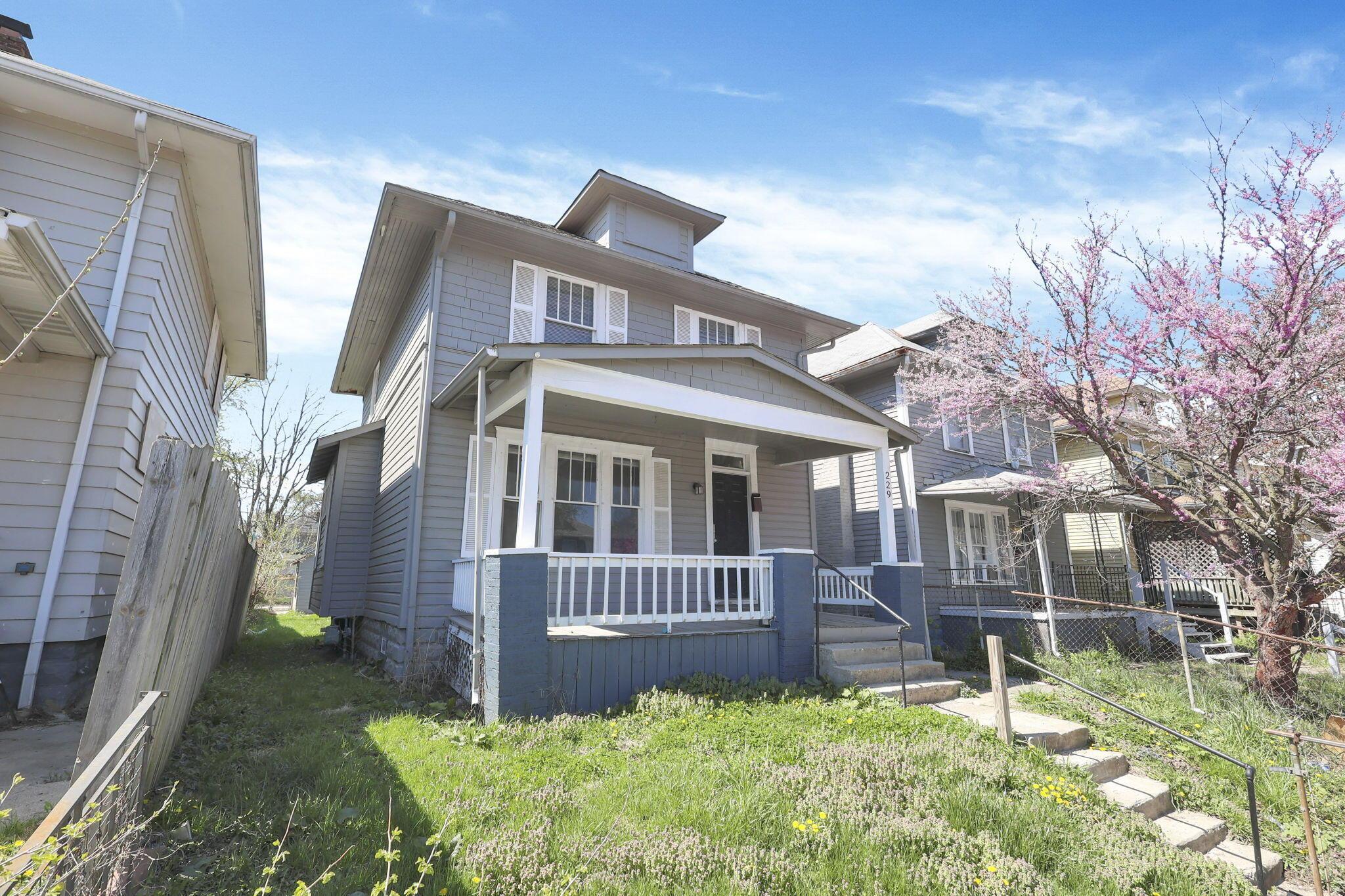 229 S Richardson Avenue