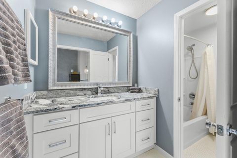 Tiny photo for 3231 Stonecrest Court 40 #40, Columbus, OH 43221 (MLS # 226002454)