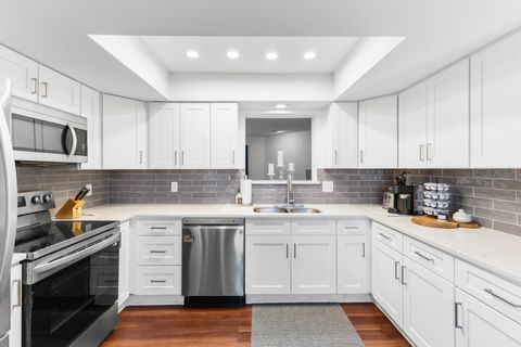 Tiny photo for 3231 Stonecrest Court 40 #40, Columbus, OH 43221 (MLS # 226002454)