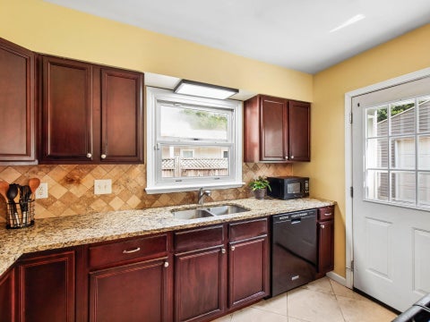 Tiny photo for 264 Carilla Lane, Columbus, OH 43228 (MLS # 226029848)