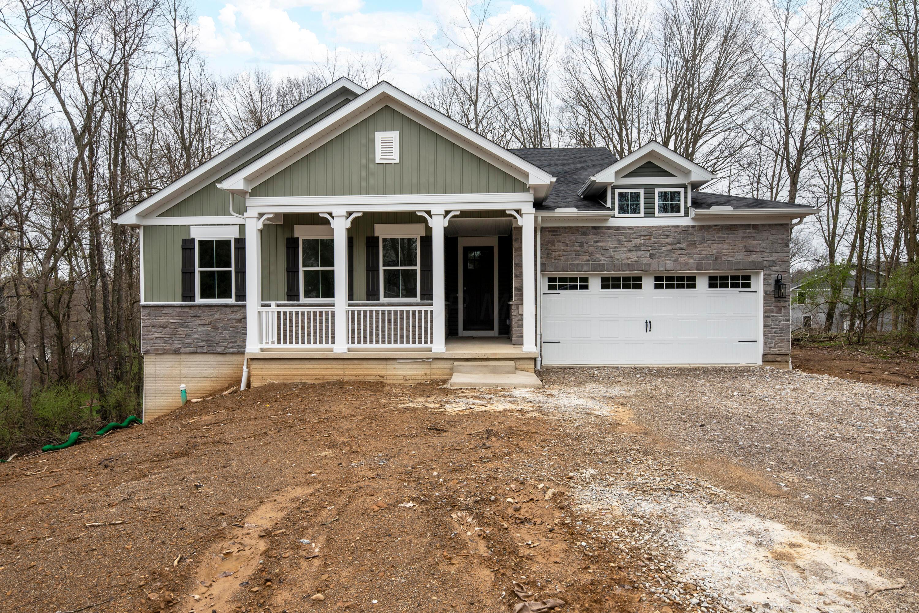 208 Heatherwood Drive, Howard, Ohio image 1